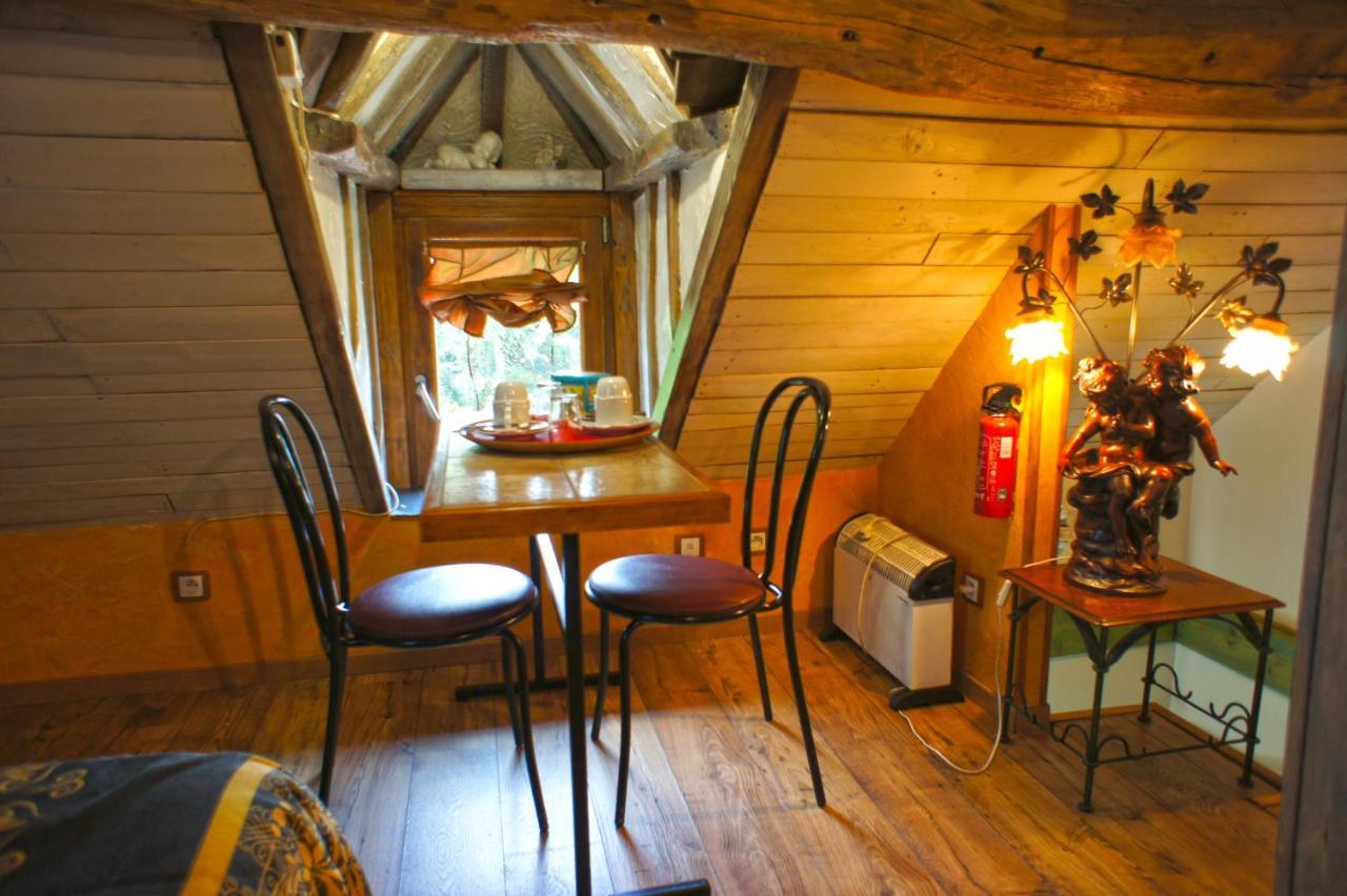 Bed and Breakfast Aux Logis De La Solre Ferrière-la-Petite Exterior foto