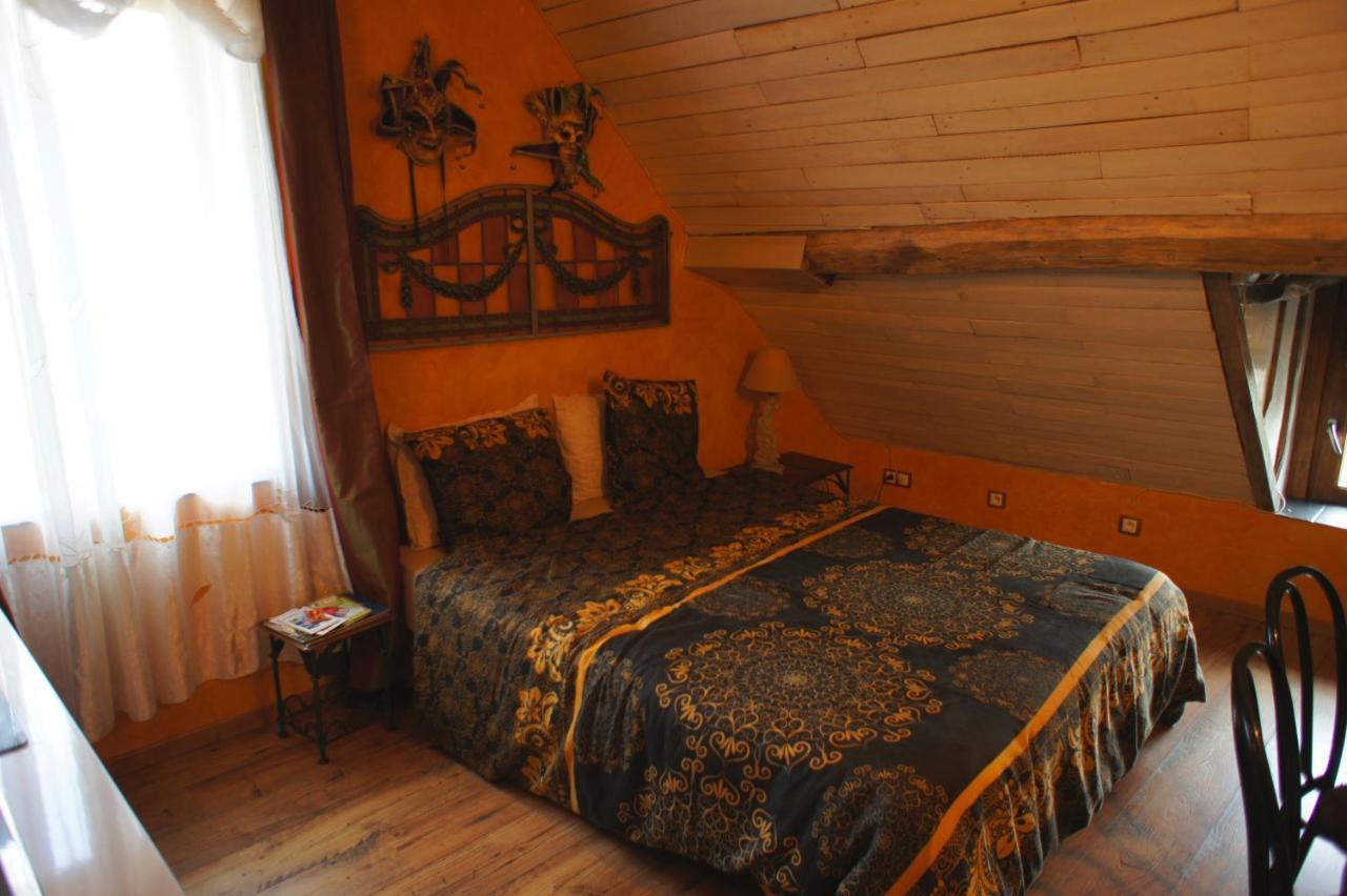 Bed and Breakfast Aux Logis De La Solre Ferrière-la-Petite Exterior foto