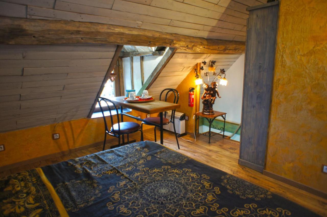 Bed and Breakfast Aux Logis De La Solre Ferrière-la-Petite Exterior foto