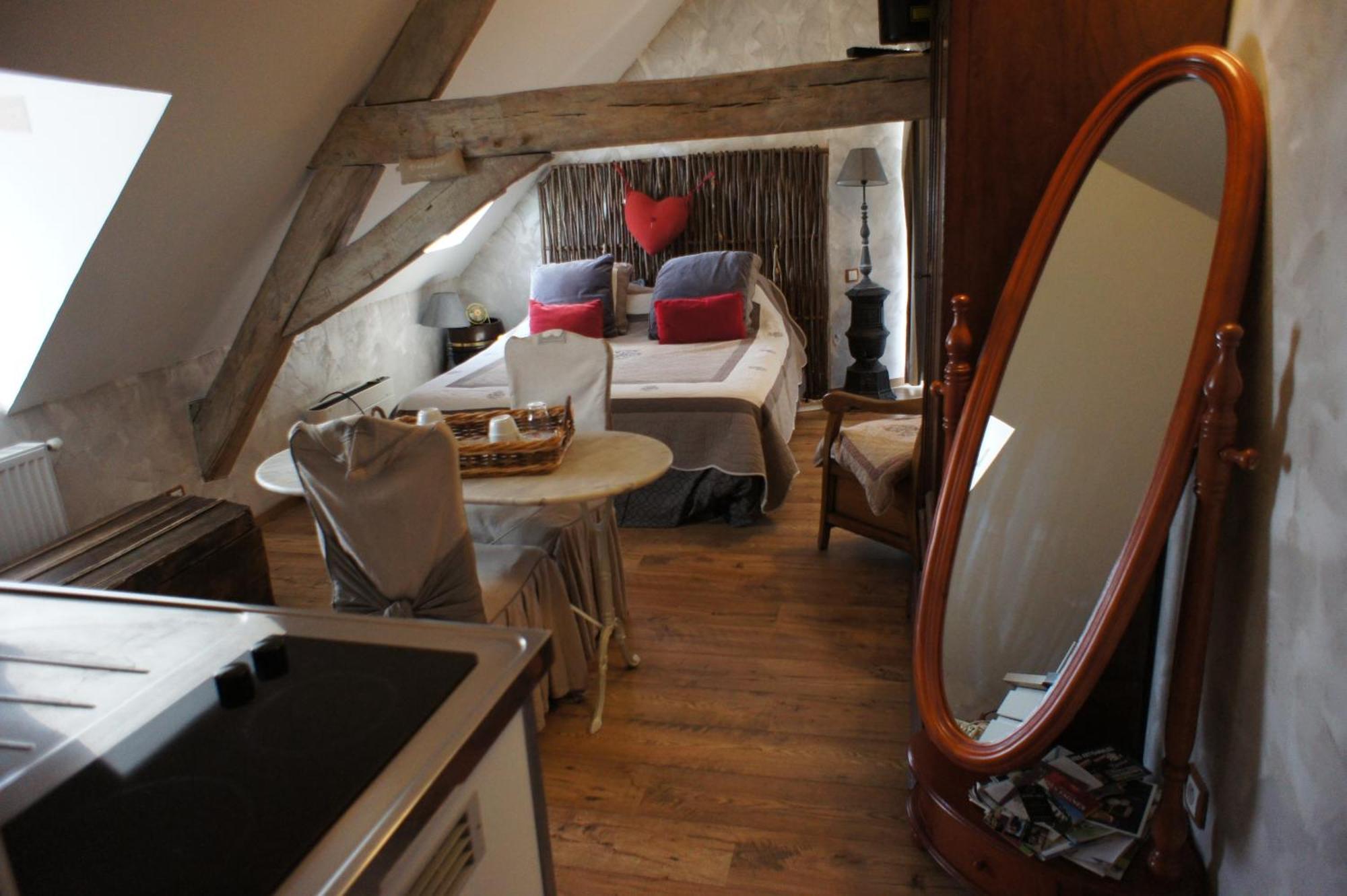 Bed and Breakfast Aux Logis De La Solre Ferrière-la-Petite Exterior foto