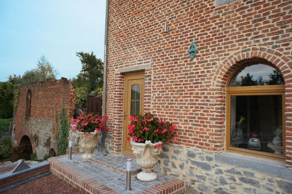 Bed and Breakfast Aux Logis De La Solre Ferrière-la-Petite Exterior foto