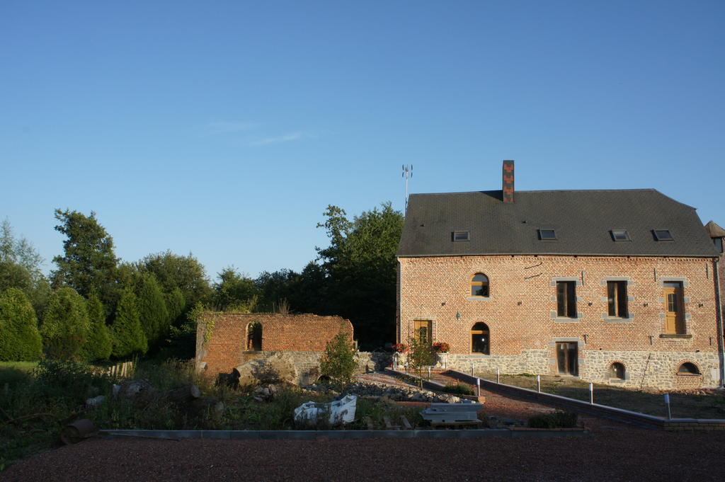 Bed and Breakfast Aux Logis De La Solre Ferrière-la-Petite Exterior foto