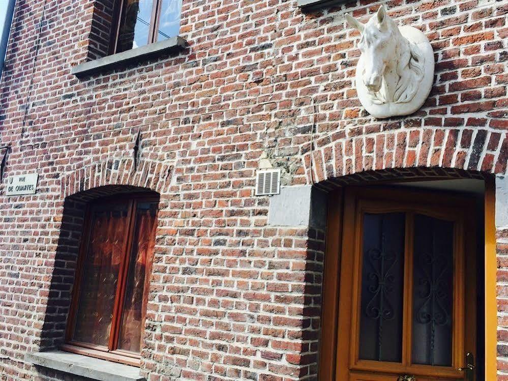 Bed and Breakfast Aux Logis De La Solre Ferrière-la-Petite Exterior foto